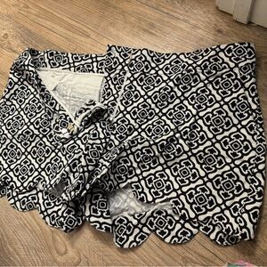 Crown & Ivy Shelby Scallop Shorts